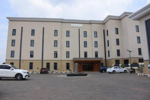 Grand Seasons Hotel, Nnewichi
