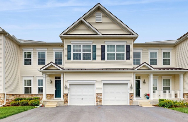 Grande at Canal Pointe townhome with pools, sports courts, & gym