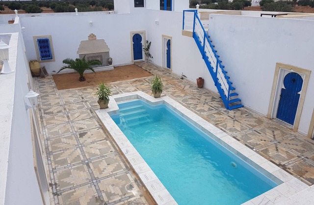 Grande Maison Meublée à Louer/6 Suites/piscine/grand Jardin/grande Capacité