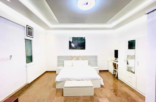 Grandeur Apartment