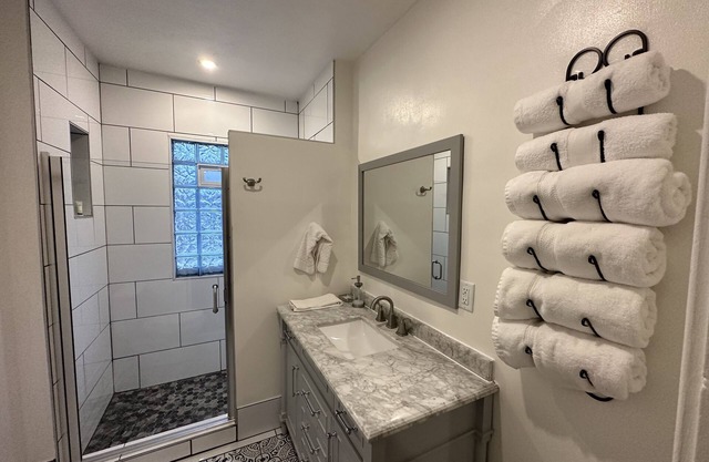 Granite | Stainless | Porcelain | Near Downtown