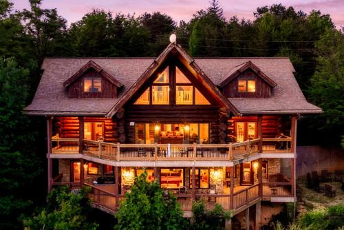 Great Alpine - 4 KingSuites- October Deals-Views-Hot Tub-FirePit-GameRm