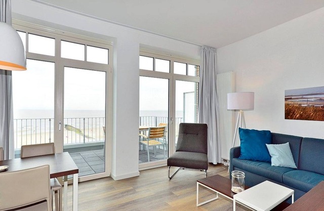 Great apartment on the beach with direct sea view, balcony and sauna in the house! -