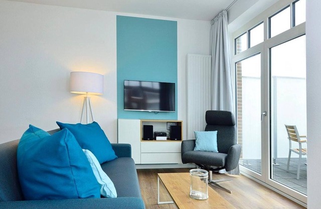 Great apartment on the North Sea beach with direct sea view, balcony and beach chair!