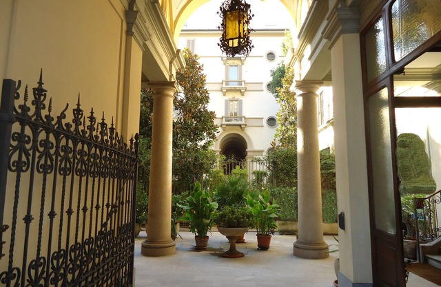 Great CENTRAL LOCATION Luxury Comfortable Romantic APARTMENT Fully Furnished