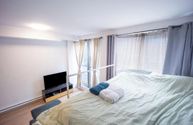 Great condo for 4 guests with parking