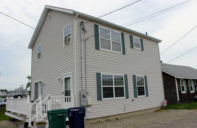 Great Family Home Just a block to the beach!