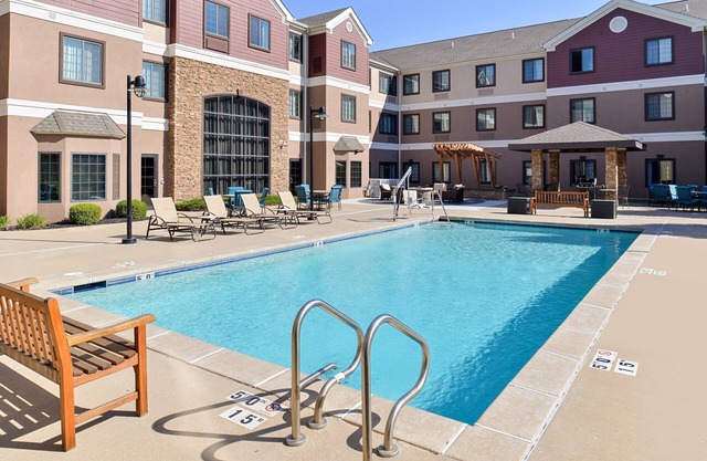 Great for Business Travelers! Pool + Gym
