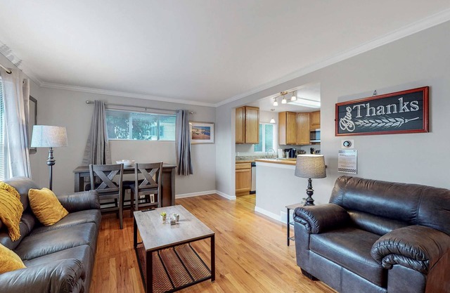 Great Home 2 King Near Downtown/Red Rocks/Restaurants