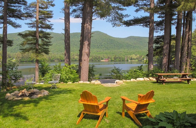 Great Lake Views, Renovated Farmhouse