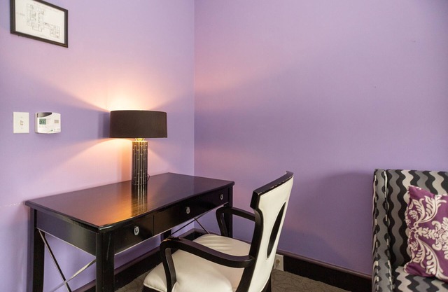 Great location 1BR suite in Durham