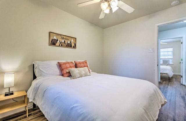 Great location! 2-BR with queen bed near UAMS, Little Rock with WiFi, AC