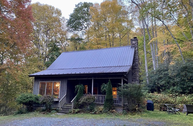 Great Location ~ Between Banner Elk & Boone. Private Setting with Hot Tub!