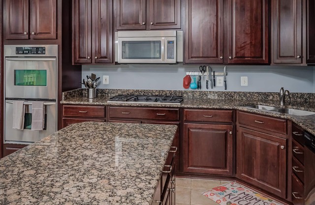 Great Location End unite luxury 3 level townhouse. 2 car Garage,