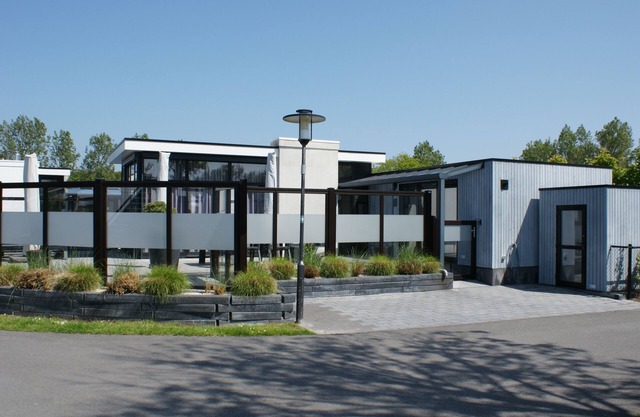 Great, modern chalet 'TIMEOUT' with fenced plot near the beach
