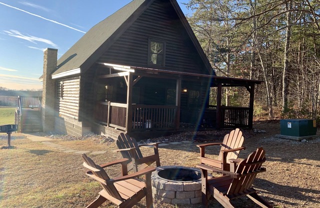 Great rates for a 2B/2B cabin by Fall Creek Falls! Book your summer vacay now!n