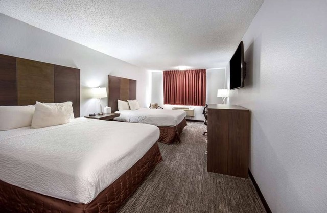 Great Relaxing Overnight Stay! 2 Convenient Units! Near Grants Pass Golf Club!