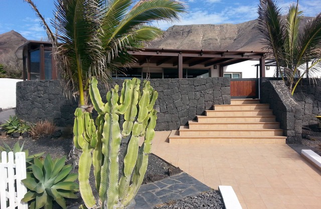 Great sea views, spacious villa in Famara with private pool
