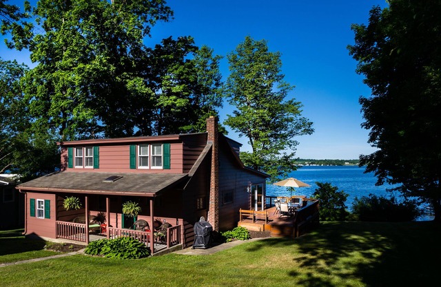 Great Summer Rental on Finger Lakes Wine Trail: Owasco East Side Lakefront