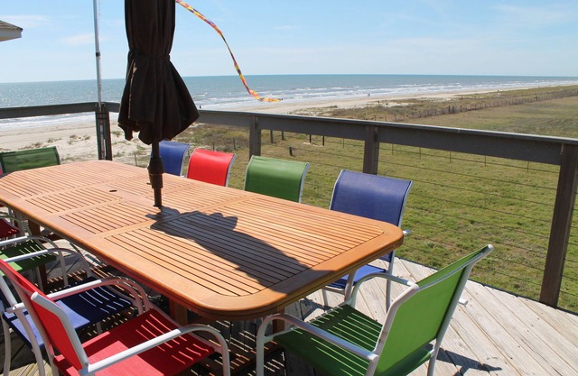 Great Views - 1 Min Walk to Beach - Sleeps 22 - Elevator