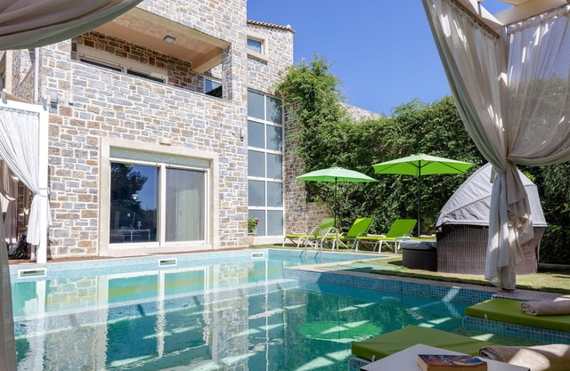 Greek Modern Design only 2km Away from the Beach