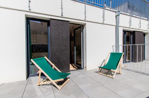 Green Apartment With Terrace