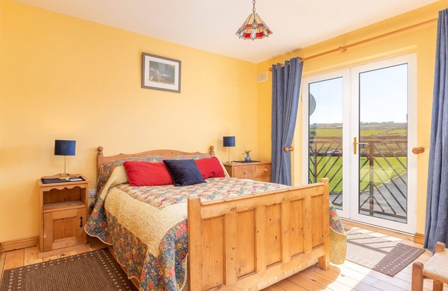 Greenfield Park 10 (15min walk to Lahinch Beach)