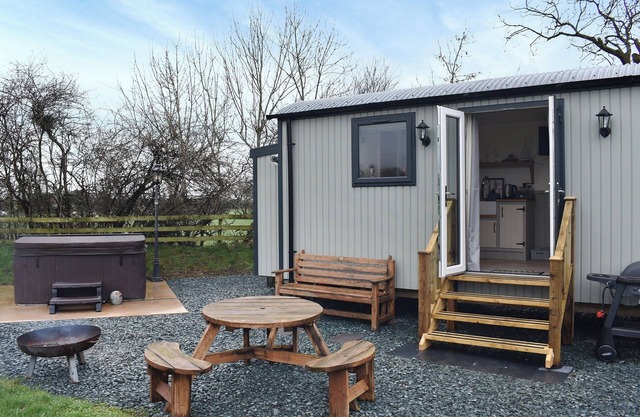 Greengill Farm Shepherds Hut- UKC3632