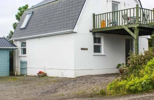 GREENHILLS COTTAGE 2, pet friendly in Kilcar, County Donegal