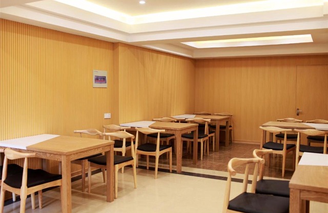 GreenTree Inn JiangSu ZhenJiang DingMao Industrial Park WoDe Square Express Hotel