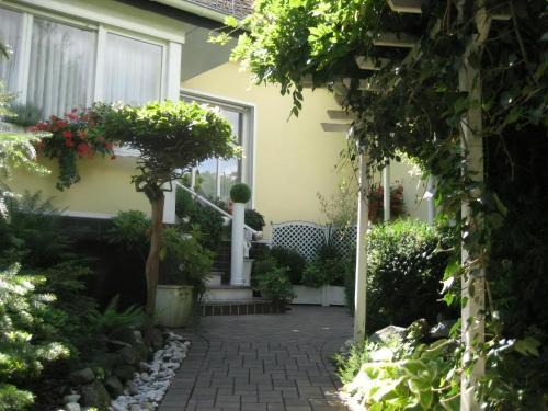 Große Ferienwohnung Mit Balkon Und Garten