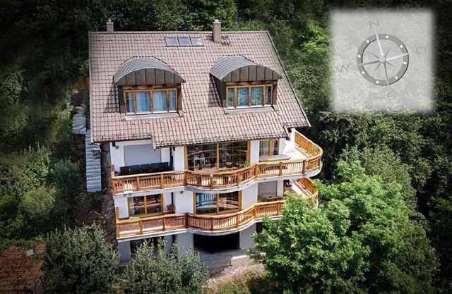 Großzügige Villa in Hanglage am Neckar