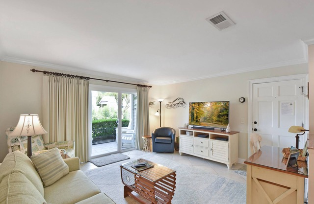 Ground floor, 1 bed/1 bath - pup friendly Ocean Walk!