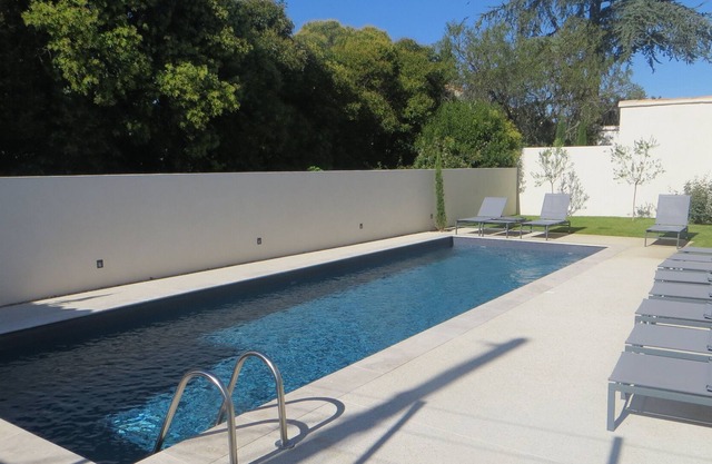 Ground floor apartment with direct access to garden, garden and swimming pool