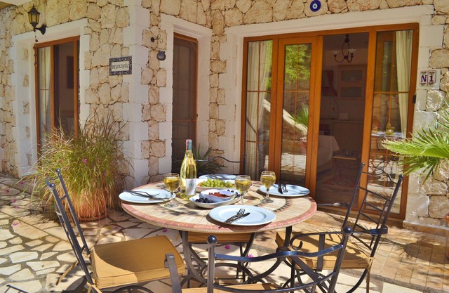 Ground floor apt large patio Mediterranean complex 5mins to town