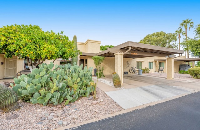Ground-floor condo with fairway views, pool, hot tub, covered patio, & grill