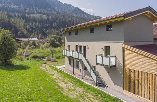 Group home of 3 apartments near the ski lift