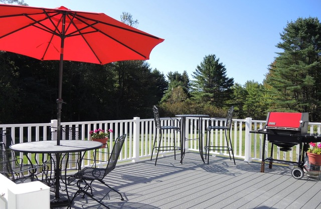 Groveside Quiet country setting, fire pit, ranch home w/spacious rear deck