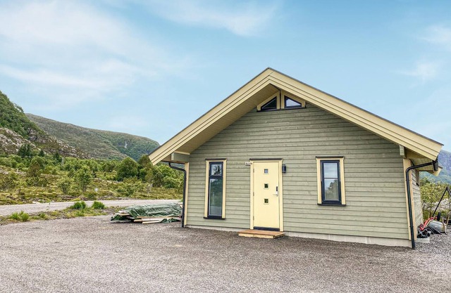 Gues cottage with sea view from the property.