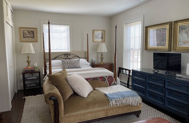 Guest House at 1796 Historic Farm in Wine Country