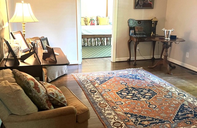 Guest House In Jamestown, central to High Point and Greensboro