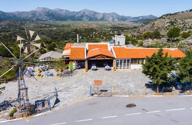 Guest House "Skapani's House" with Mountain View, Shared Terrace & Wi-Fi