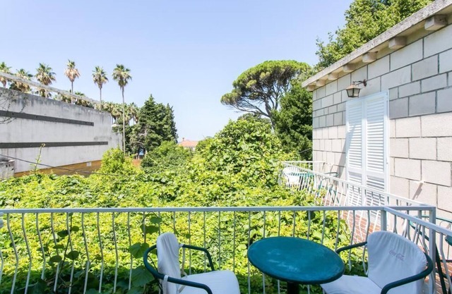 Guest House Zec - Double or Twin Room with Balcony