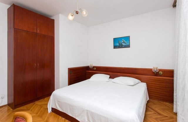 Guest House Zec - Double or Twin Room with Balcony and Sea View-2