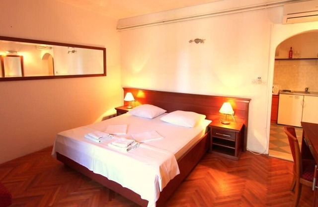 Guest House Zec - Studio with Balcony (2 Adults)