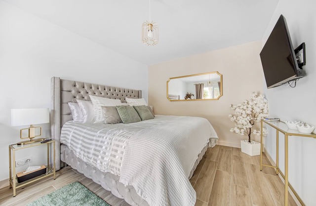 Guest Room L’Olivier – Comfort & Privacy at Patio du Port