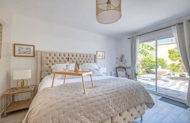Guest Room L’Oranger – Comfort & Privacy at Patio du Port