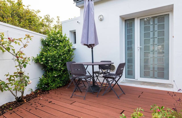 Guest Rooms 'La Trinité-sur-mer' with Private Terrace, Shared Garden and Wi-Fi