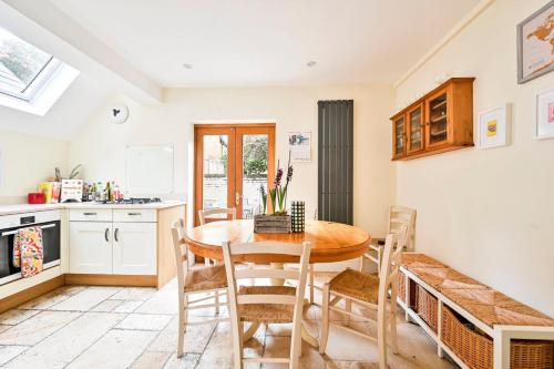 GuestReady - Charming family retreat in London