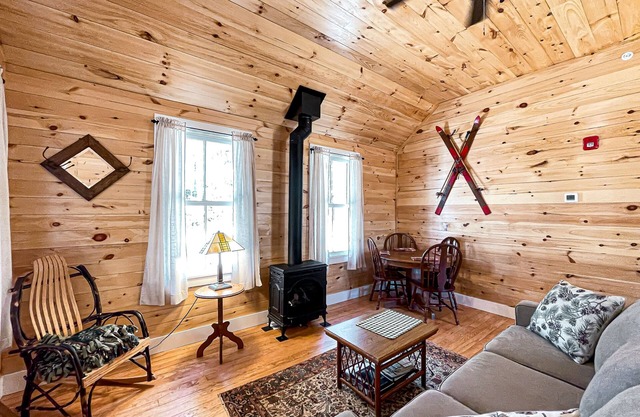 Guides Cabin with Woodland View
